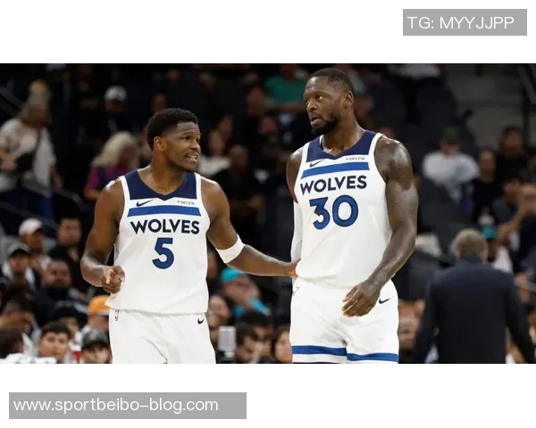 兰德尔三节豪取三双表现出色但失误频繁影响球队表现 兰德尔三节豪取三双表现出色但失误频繁影响球队表现